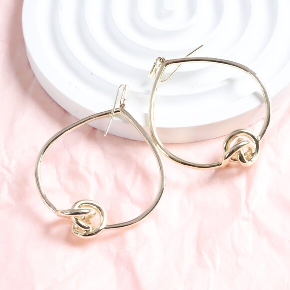 Kendra Scott - Presleigh Love Knot Earrings Gold - Picture 2 of 2